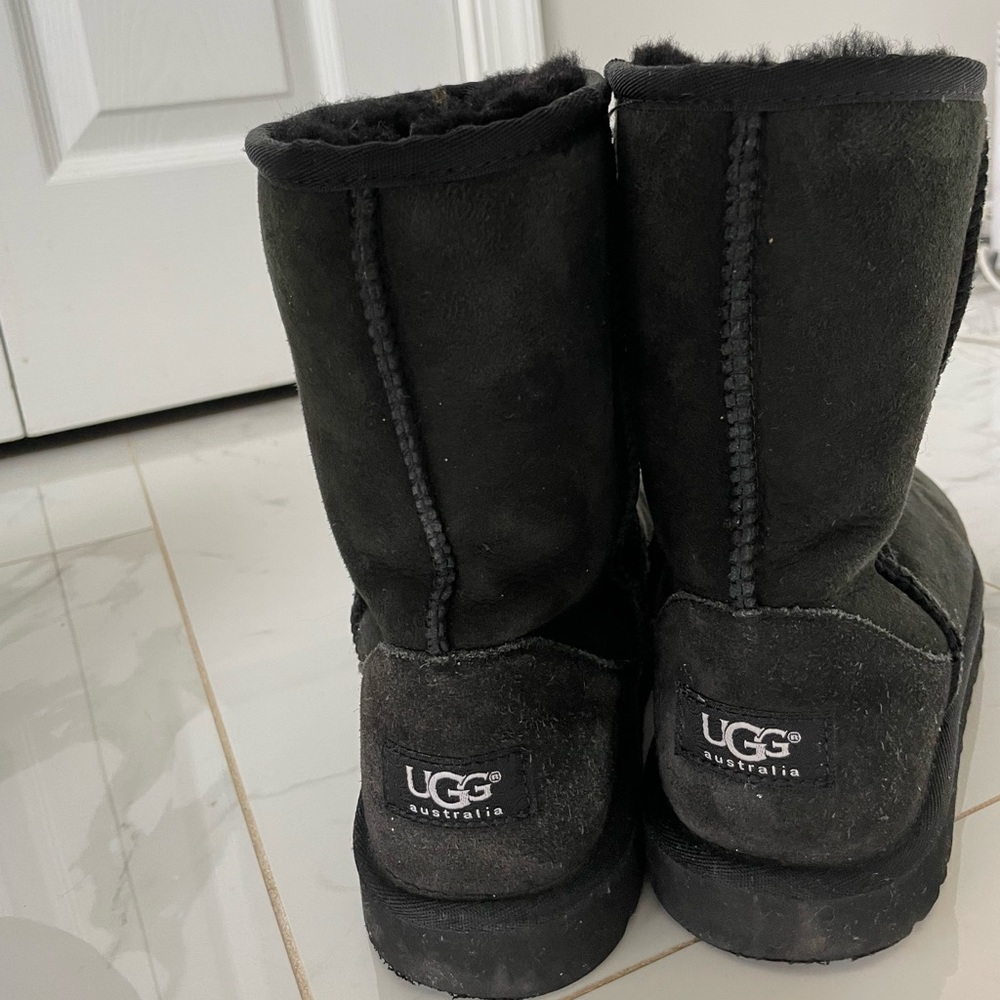 UGG - Black Classic Short Boot size 6